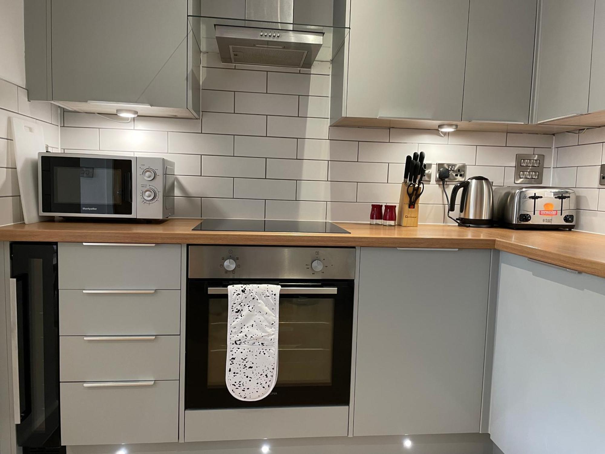 שפילד Stylish And Modern 2Br Apartment With Parking מראה חיצוני תמונה