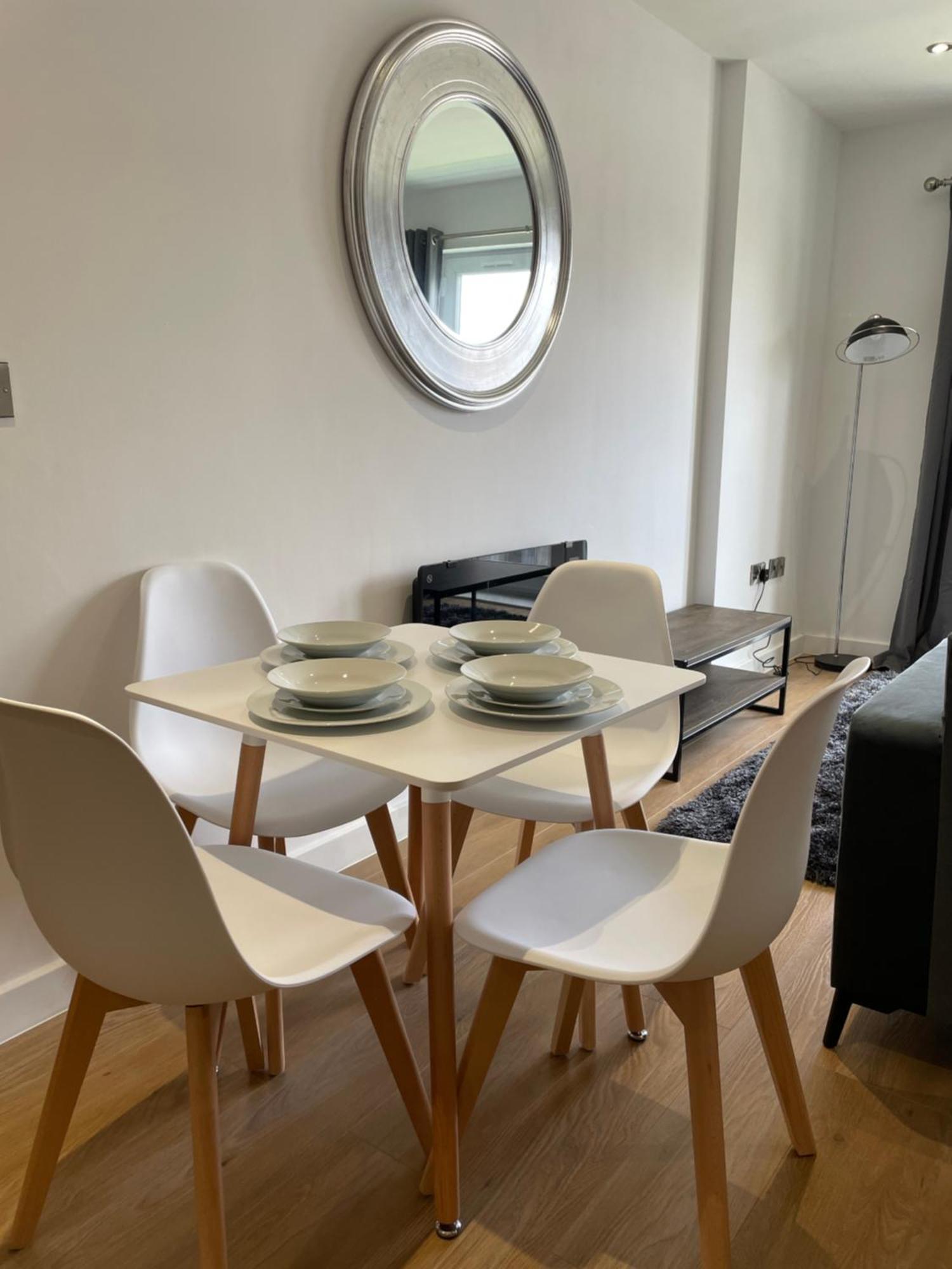 שפילד Stylish And Modern 2Br Apartment With Parking מראה חיצוני תמונה
