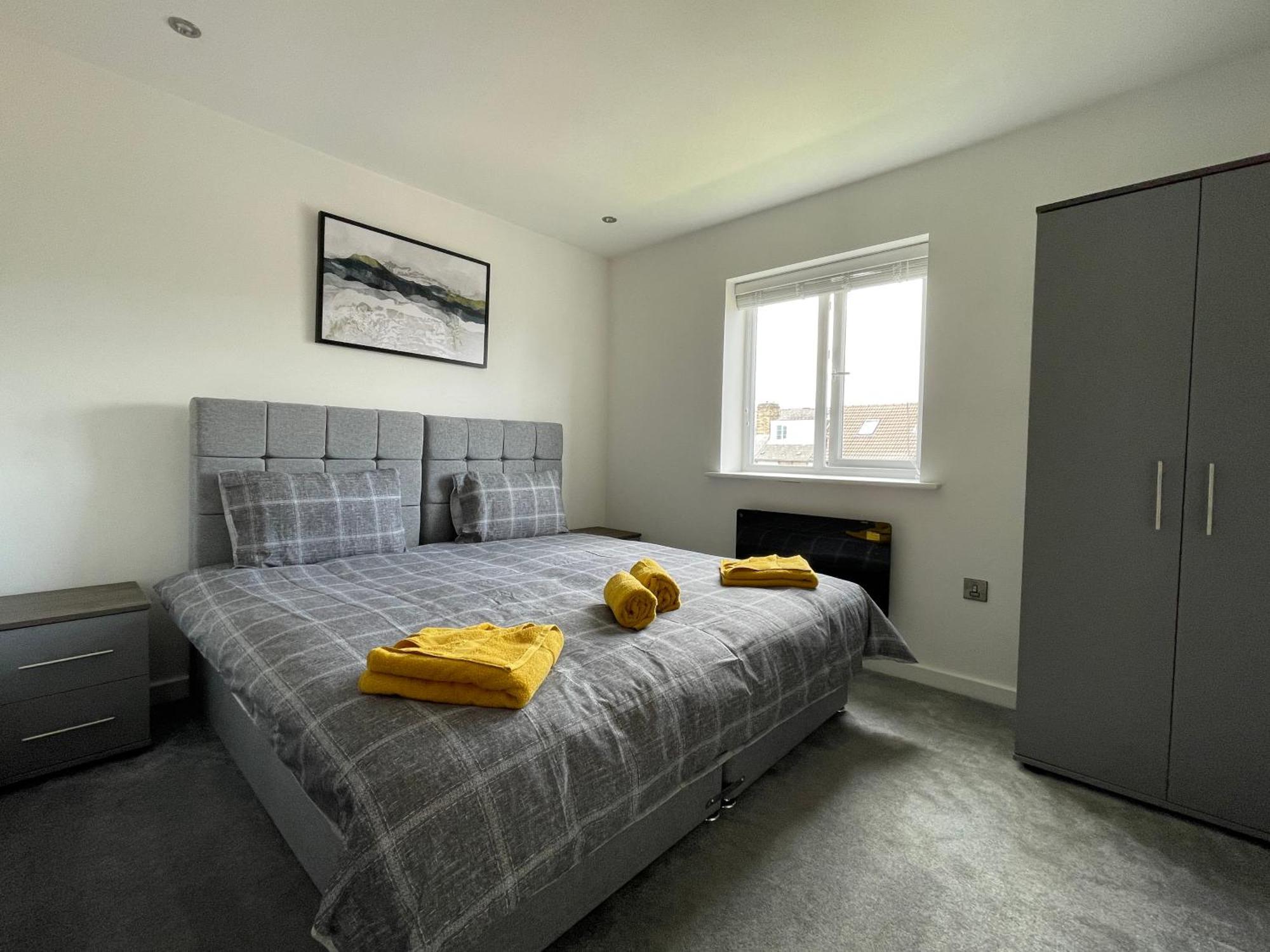 שפילד Stylish And Modern 2Br Apartment With Parking מראה חיצוני תמונה