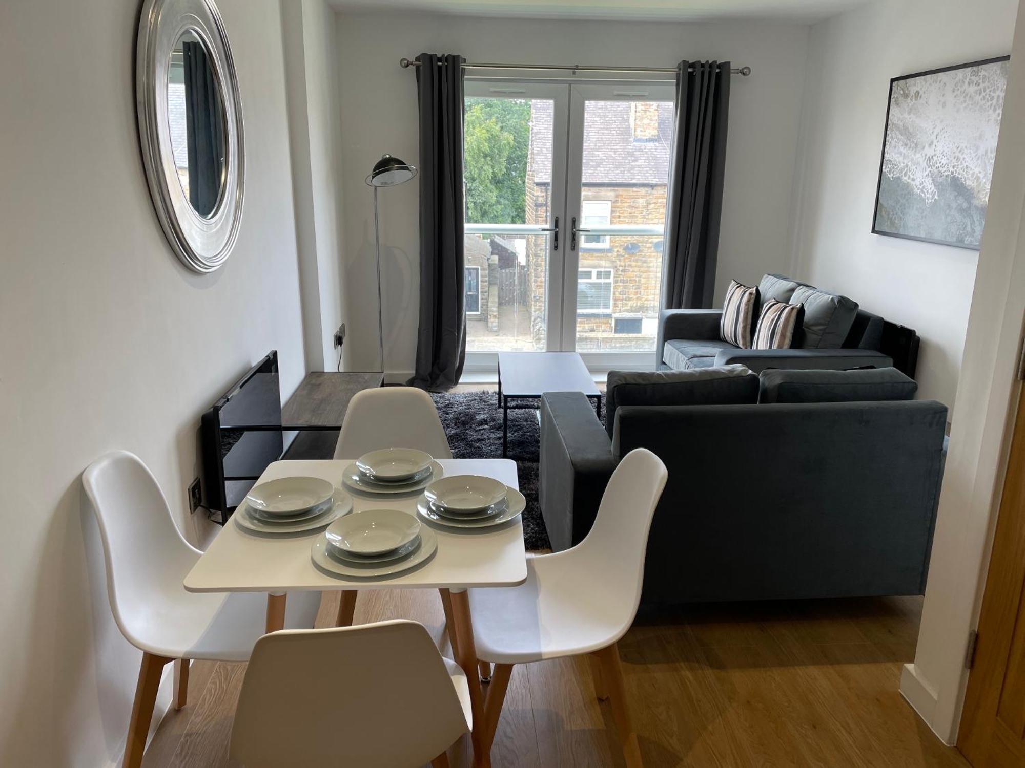 שפילד Stylish And Modern 2Br Apartment With Parking מראה חיצוני תמונה